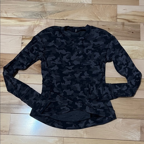lululemon athletica Tops - lululemon athletica Black Camo Long Sleeve Top
